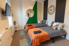 Stylish Gateway-2 bedroom house -5 minutes from the beach